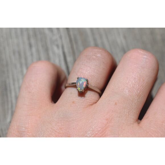 Opal ring, pear opal ring, natural opal, alternative engagement ring - Picture 3 of 4